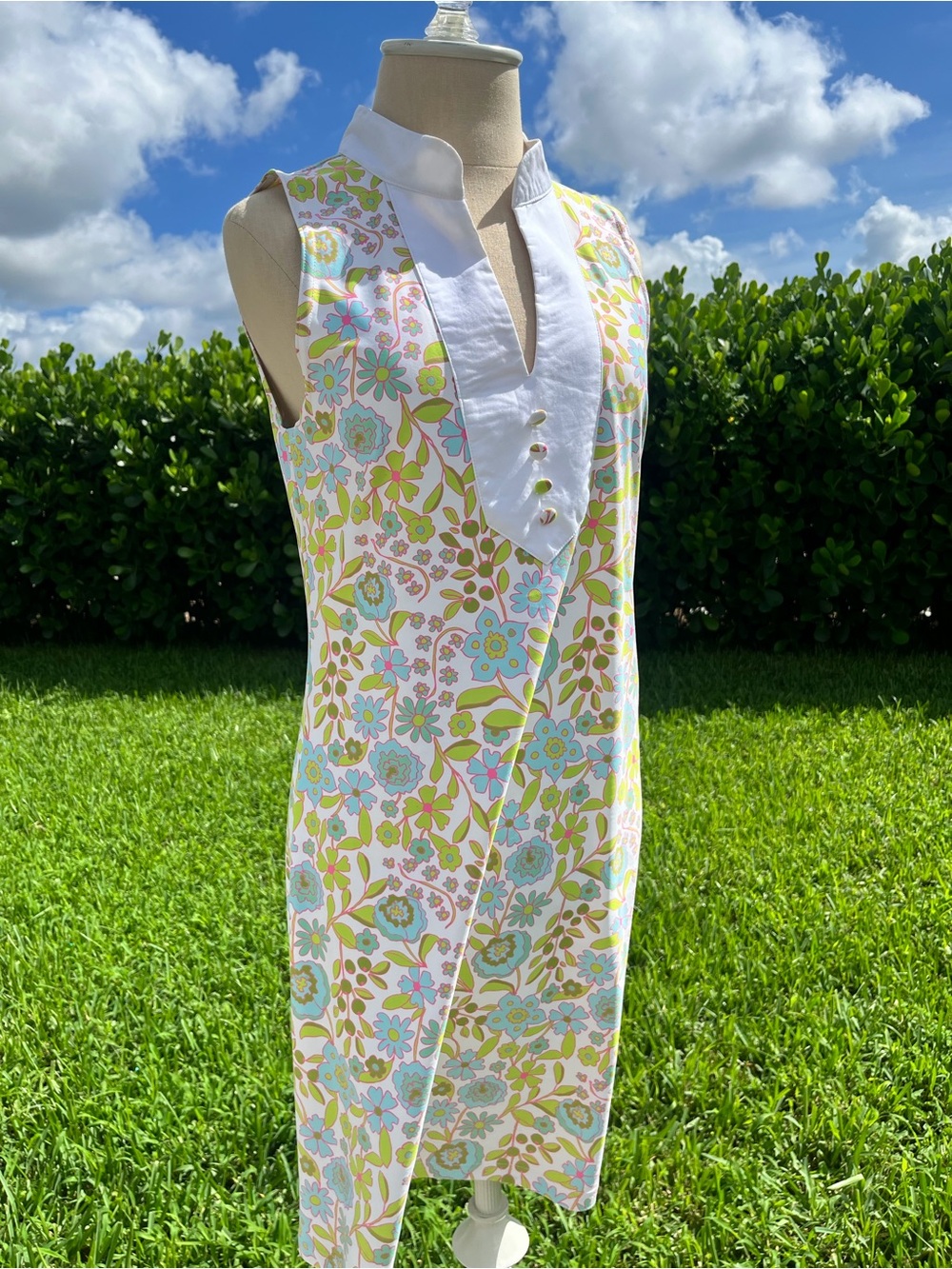 Smith & Quinn Sleeveless Floral Midi Dress with White Bib Placket